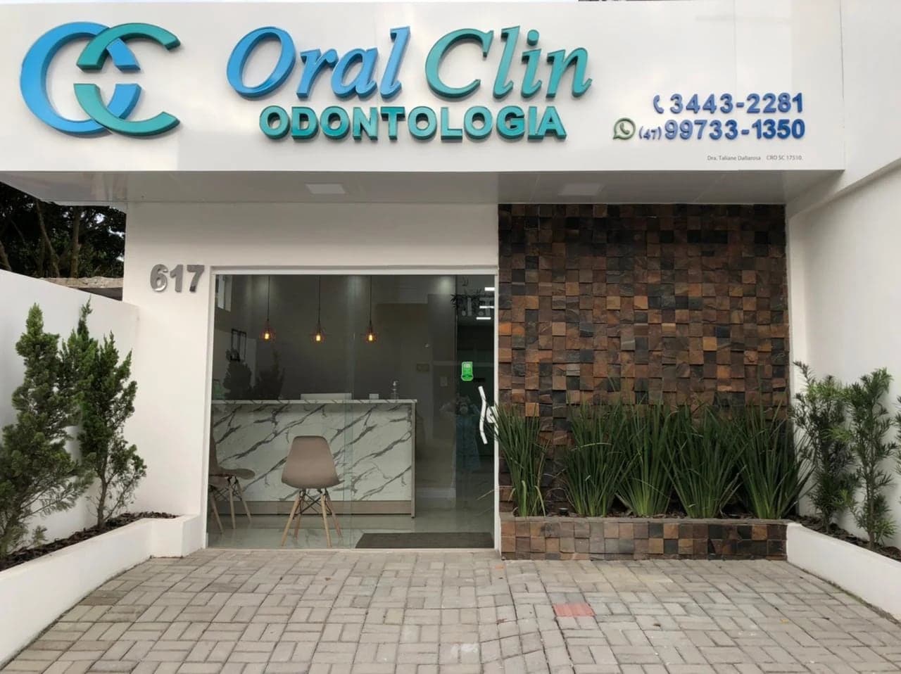 Fachada da OralClin Odontologia na Rua 787 Vanilda Pereira Gomes, 617, em Itapoá